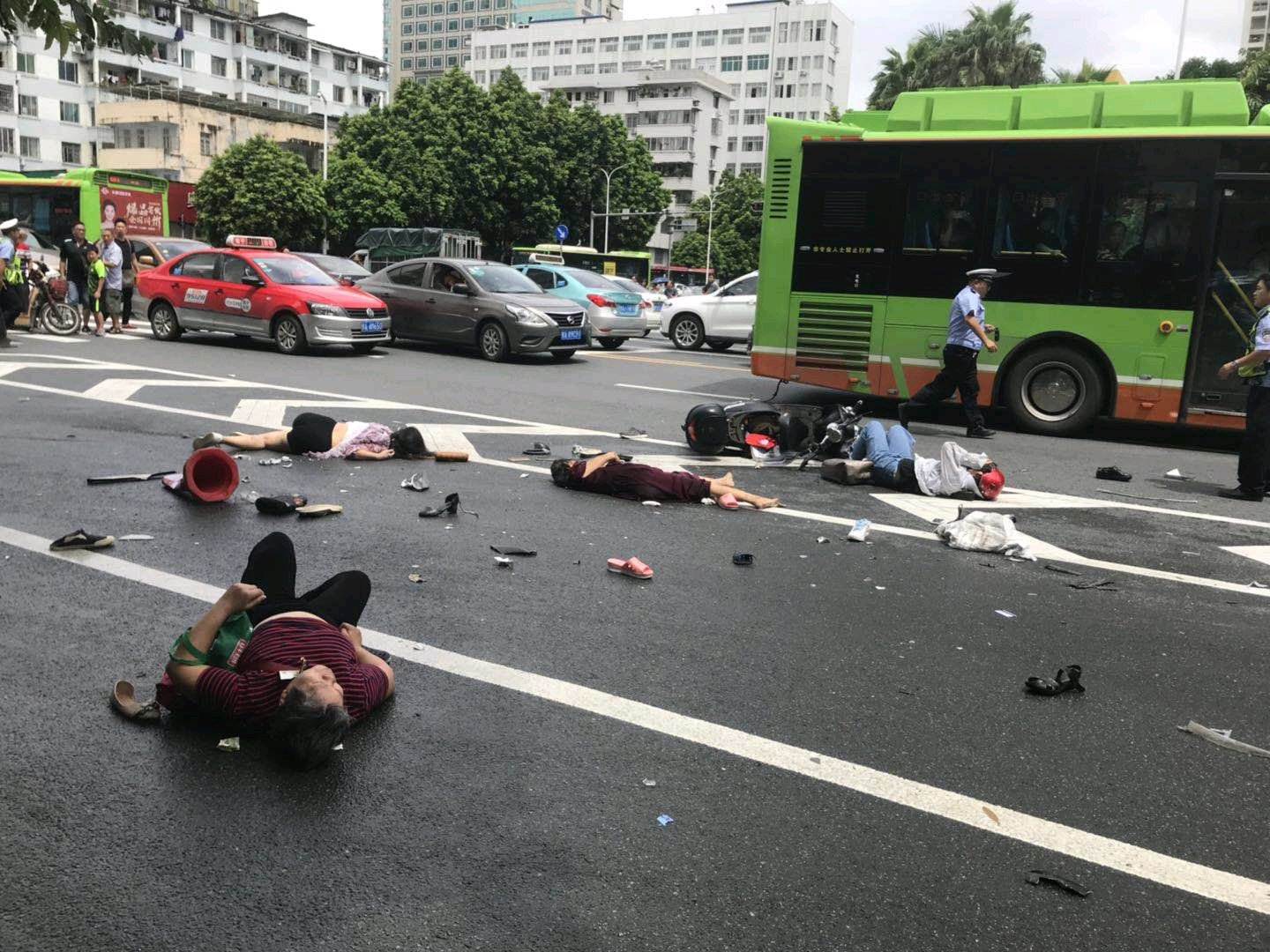 南寧桃園路慘烈車(chē)禍現(xiàn)場(chǎng)